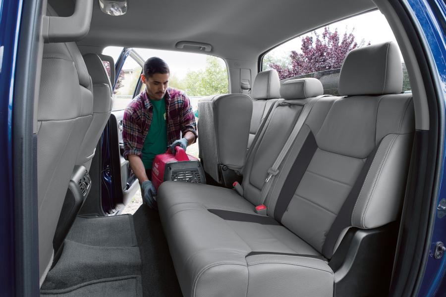 Интерьер Toyota Tundra Limited CrewMax 2017 года  (фото 11 из 12)